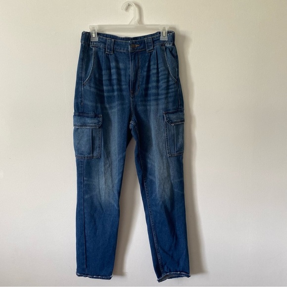American Eagle Denim Cargo Mom Jeans size 6 - Picture 2 of 8